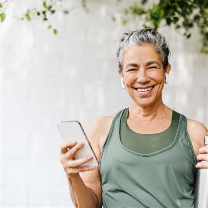 4 Tips for Using Self-Tanner If You're Over 50, According to Beauty Experts