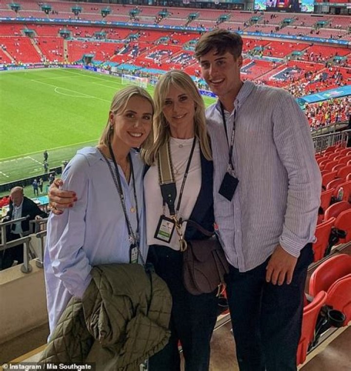 
47 Years English Football Manager Gareth Southgate's Team Performance in World Cup 2018; Know The Sportsman's Longtime Married Relationship with Wife Alison Southgate