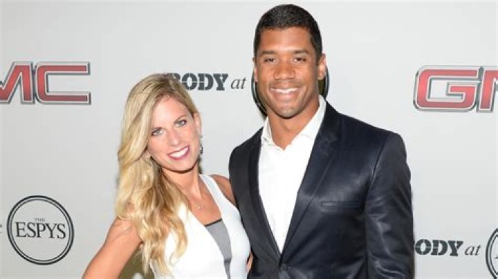 Ashton Meem Bio-salary, net worth, married, affair, age, husband, divorce, children, biography, boyfriend, family, ex-wife of NFL player Russel Wilson