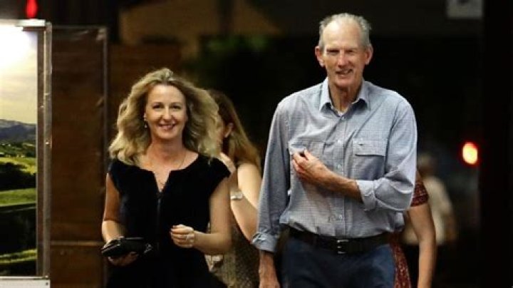 
Australian Coach Wayne Bennett is in Relationship with Dale Tynan. Know about his Married Life