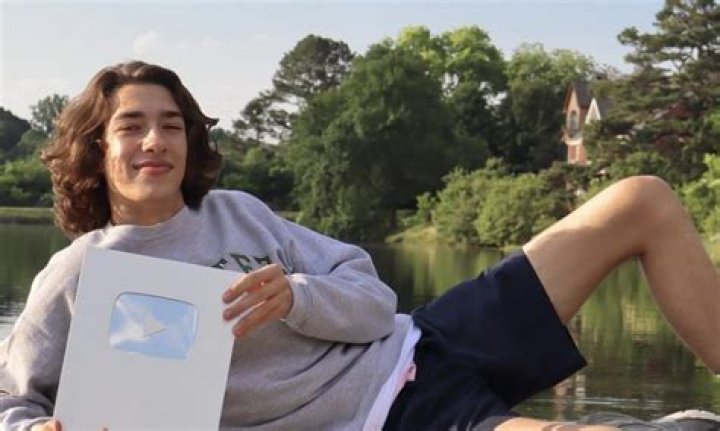 Baylen Levine net worth, income and estimated earnings of Youtuber channel