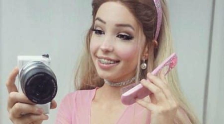 Belle Delphine Height, Weight, Age, Girlfriend, Family, Facts, Biography