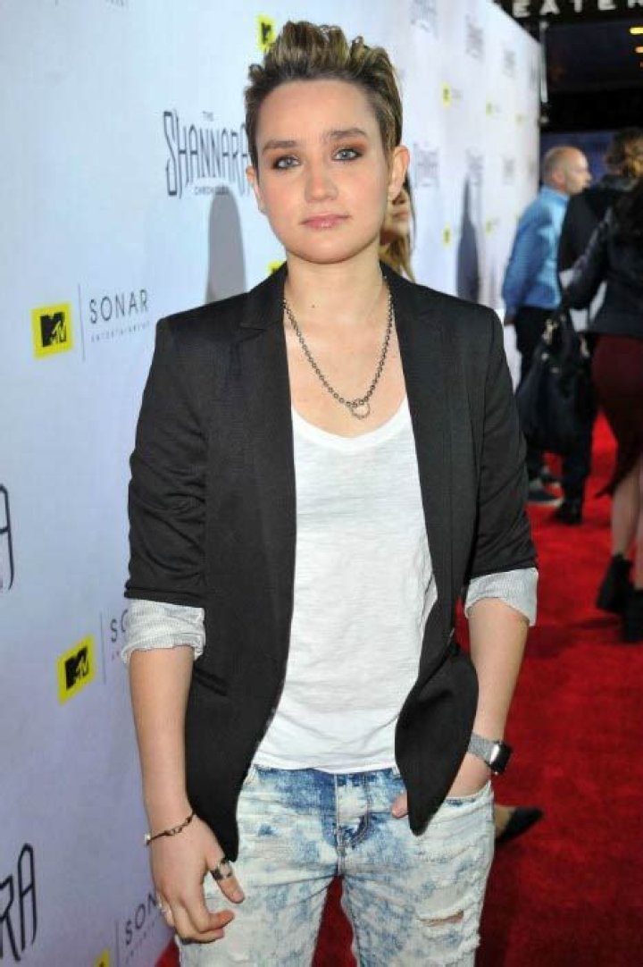 Bex Taylor-Klaus Height, Weight, Age, Boyfriend, Family, Facts, Biography