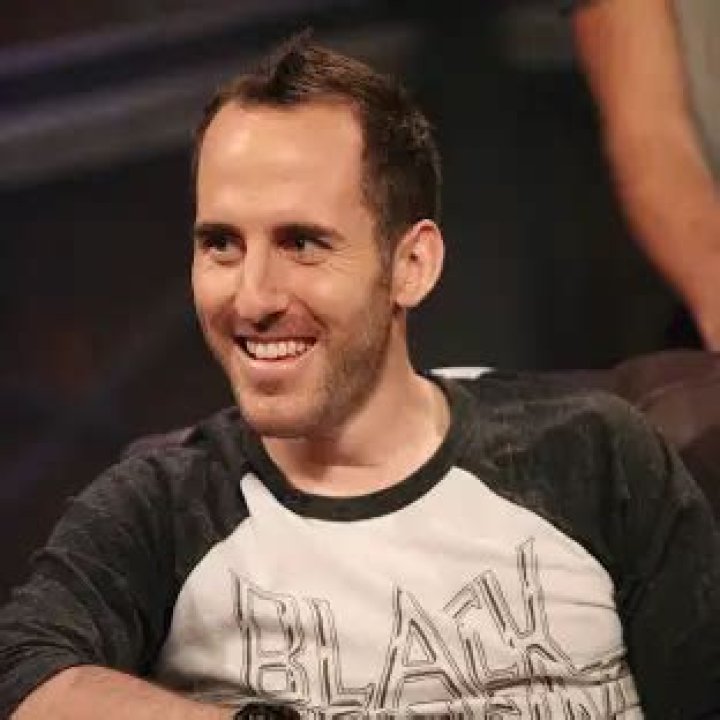 Blake Comeau Biography-salary, net worth, married, affair, dating, children, age, career, relationship, girlfriend, wife, family