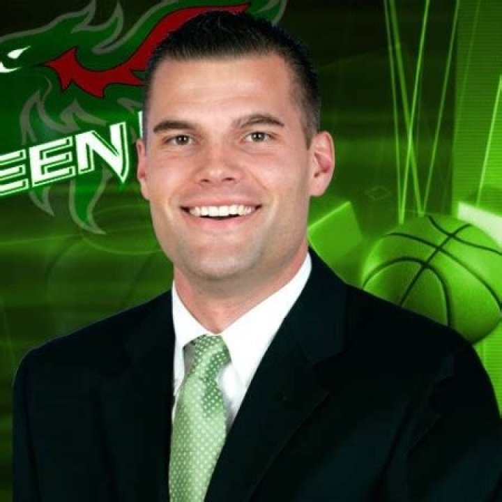 Bradley Head coach Brian Wardle Contract and Salary; Who is he Married to?