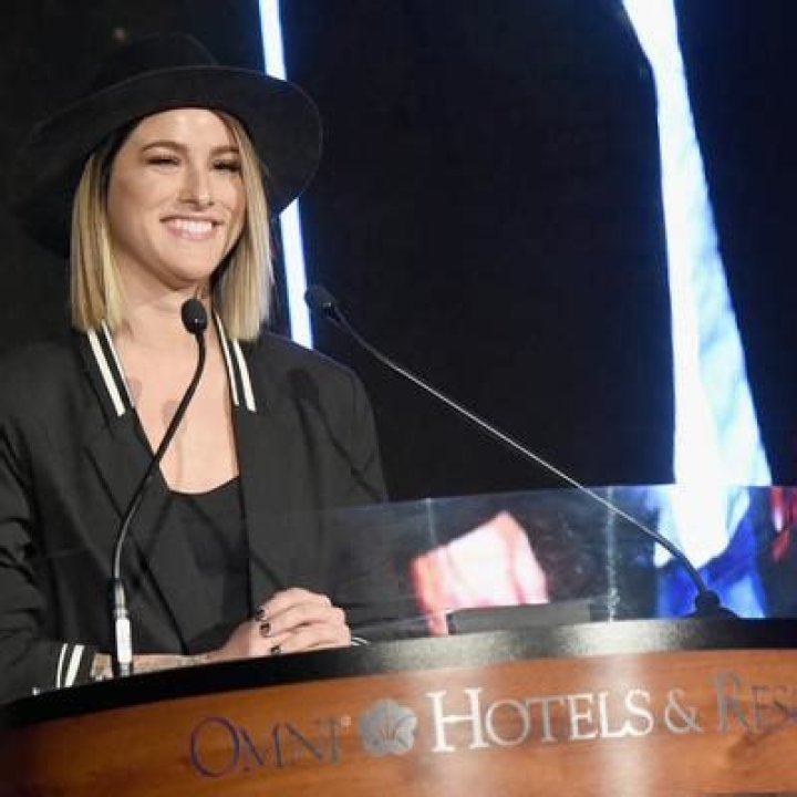 Cassadee Pope Net Worth | Celebrity Net Worth