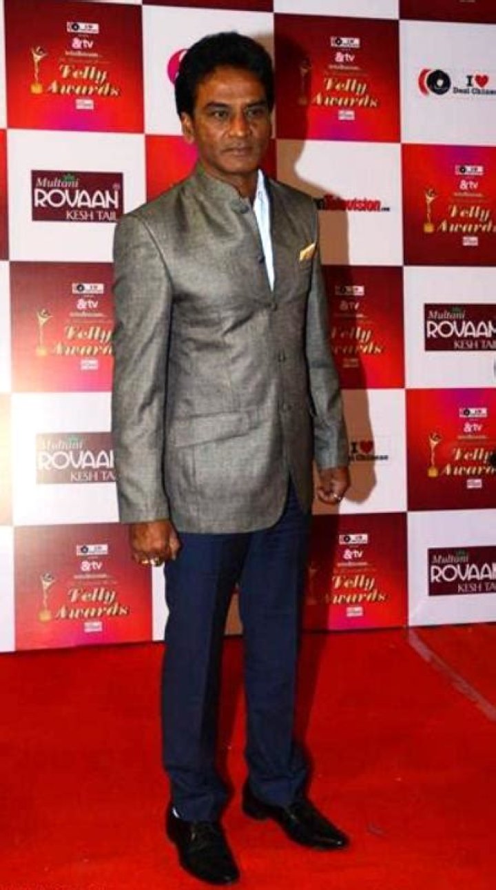 Daya Shankar Pandey Height, Weight, Age, Body Statistics