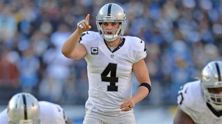 Derek Carr Signs $125 Million Deal With The Oakland Raiders