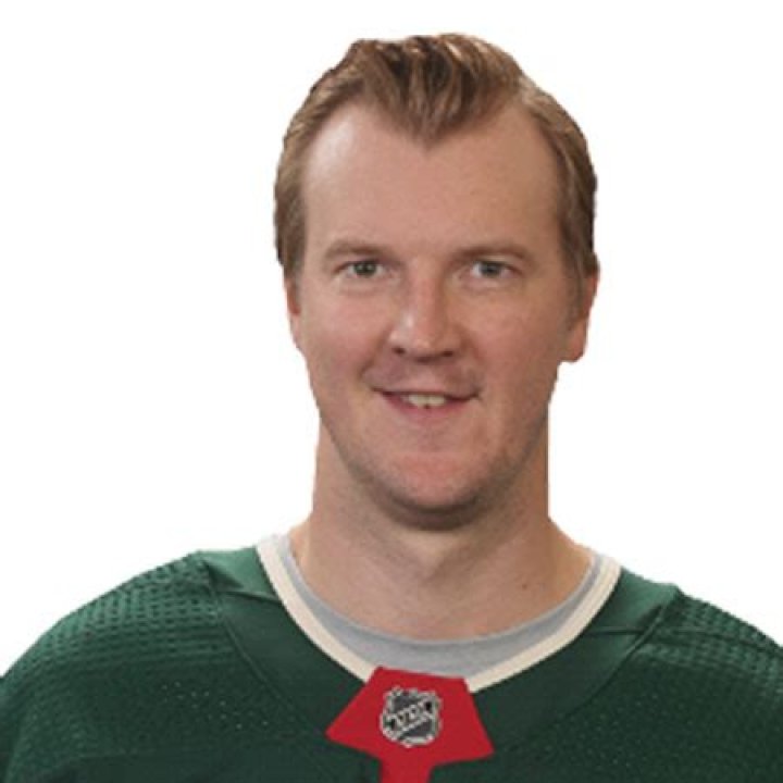 Devan Dubnyk Biography-salary, net worth, contract, stats, earnings, married, wife, girlfriend, relationship, age, career, nationality