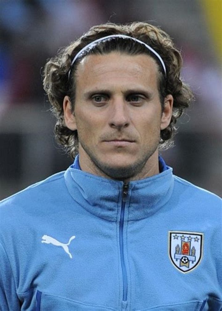 Diego Forlán Height, Weight, Age, Spouse, Family, Facts, Biography