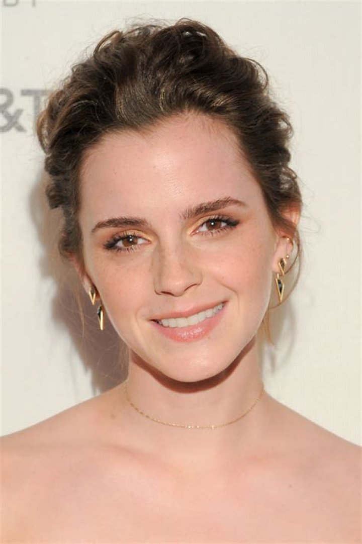 Does Emma Watson Wear Dentures?