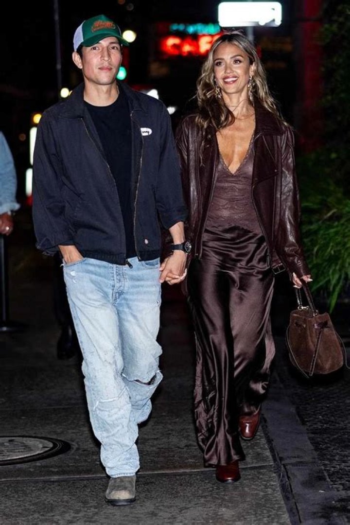 Does Jessica Alba Drink Alcohol?
