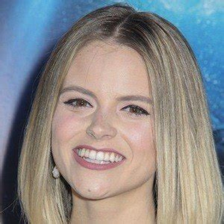 Emma Elle Roberts - Bio, Age, Wiki, Facts and Family