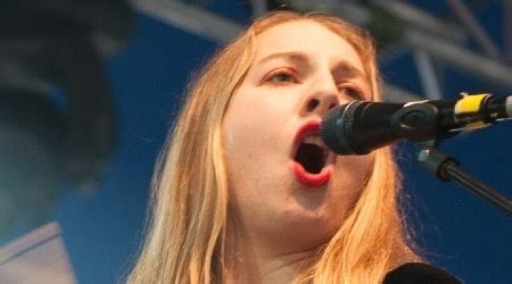 Este Haim Height, Weight, Age, Boyfriend, Family, Facts, Biography