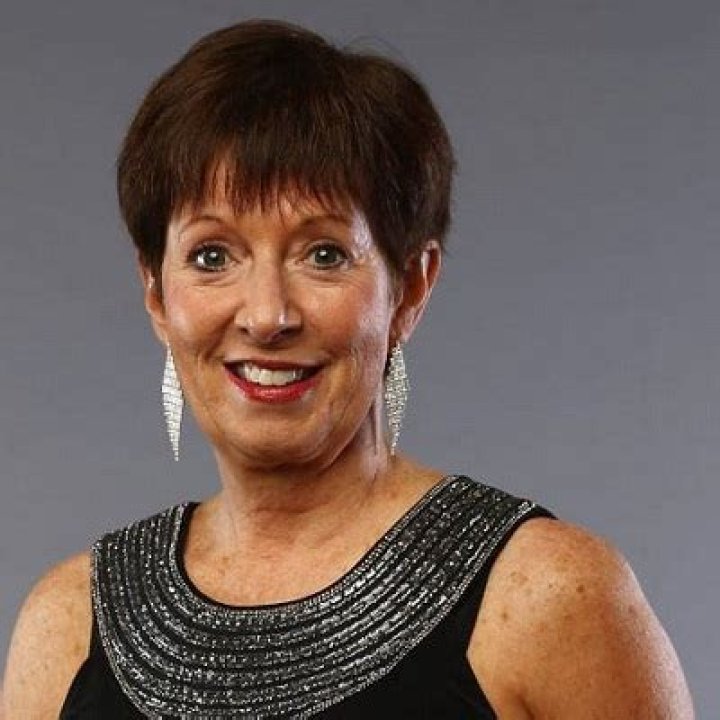 Former Notre Dome Coach Muffet McGraw Salary and Earnings; Who is her Husband? (Bio, Age, Family, Contract)