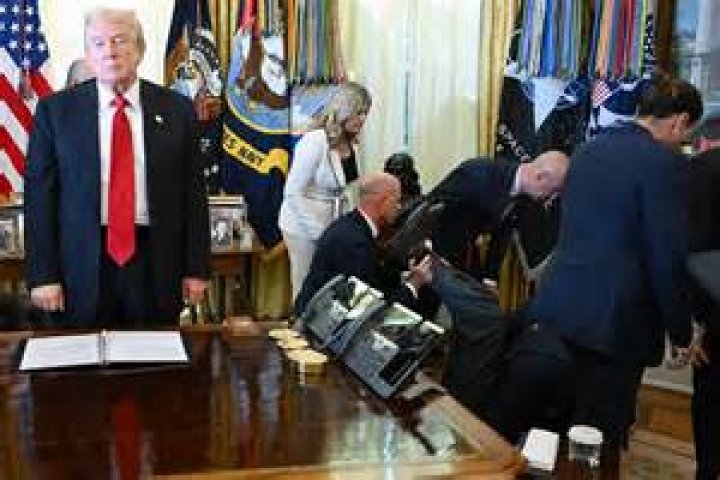 Former Teen Star Remembers "Crazy Incident on Set": "I Fainted and Turned Blue"