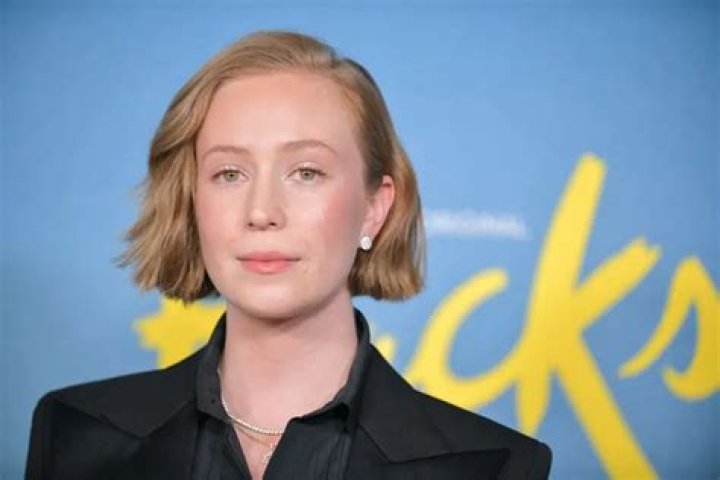 Hannah Einbinder (comedian) - Wikipedia, Age, Net Worth, Biography , Spotify, TikTok, Facebook, Facts and Family