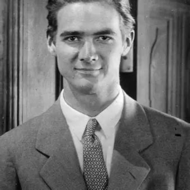 Hate Your Hotel Room View? Guess How Eccentric Billionaire Howard Hughes Solved That Problem...