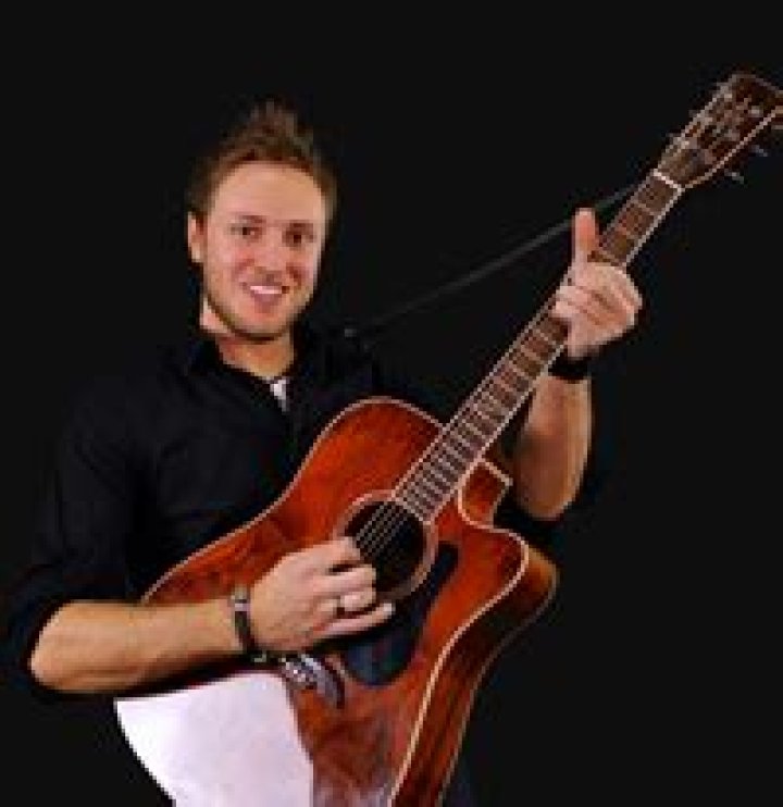 Hire Zach Winningham for a Corporate Event or Performance Booking.