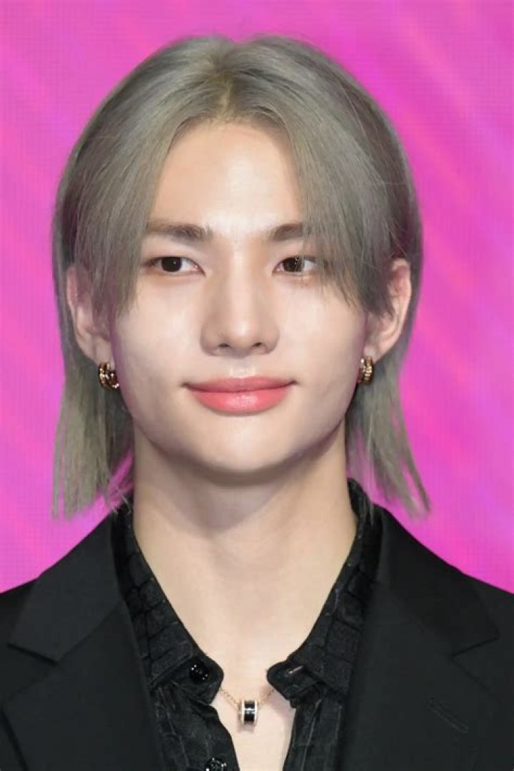 HyunJin Height, Weight, Age, Boyfriend, Family, Facts, Biography