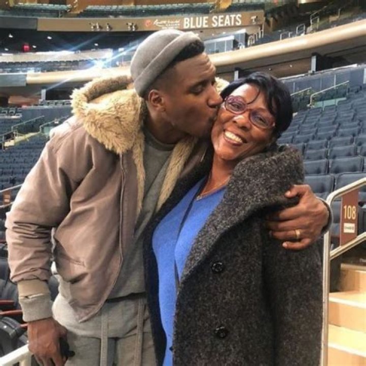 Ian Mahinmi, Biography, salary, net worth, contract, NBA, Basketball, Personal life, girlfriend, married, wife, children