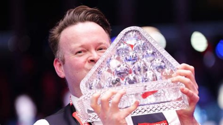 Is Eddie Murphy Left Handed?