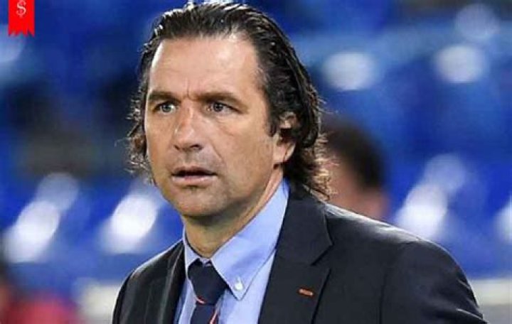 
Is Footballer Juan Antonio Pizzi happy with his Salary? Find his Career and Net Worth