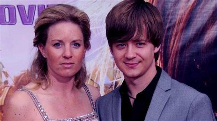 Jennifer Earles Biography: Facts about Jason Earles’s Ex-Wife.