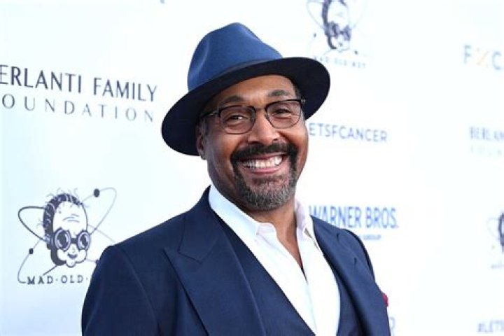 Jesse L. Martin Height, Weight, Age, Girlfriend, Biography, Family