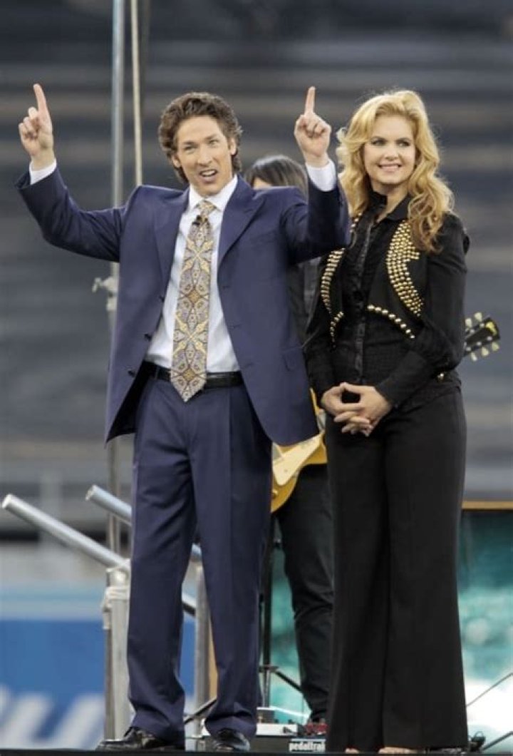 Joel Osteen Height, Weight, Family, Facts, Spouse, Education, Biography