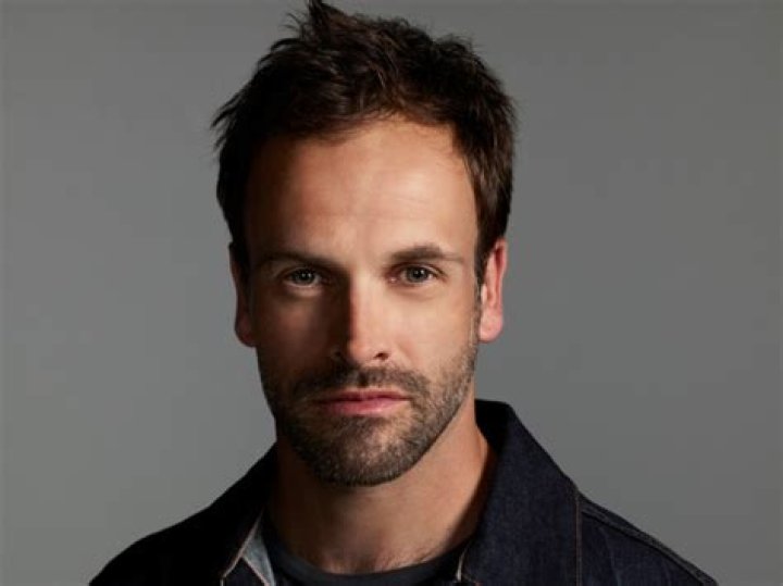 Jonny Lee Miller - Bio, Age, net worth, height, Wiki, Facts and Family