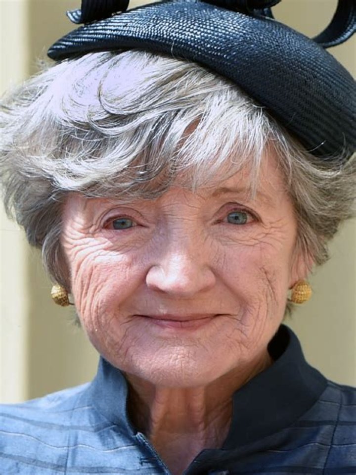 Julia McKenzie - Bio, Age, Wiki, Facts and Family