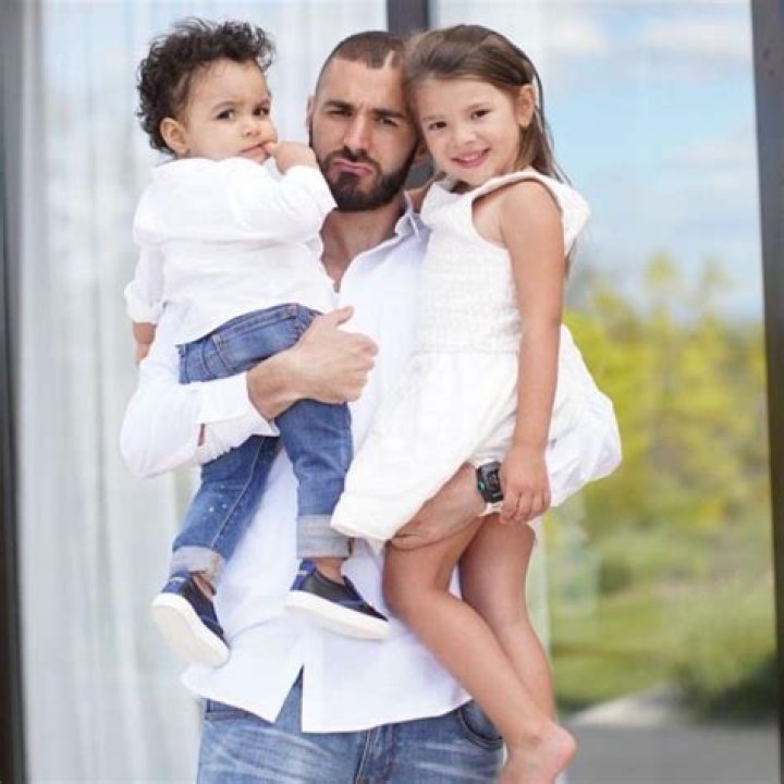 Karim Benzema | Bio-salary,net worth,affair,married,children,girlfriend,dating