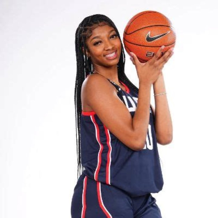 Katie Smith Biography- WNBA, head coach, Salary, Earnings, Net worth, Married, Relationship, Affair, Boyfriend, Age, Height, Family