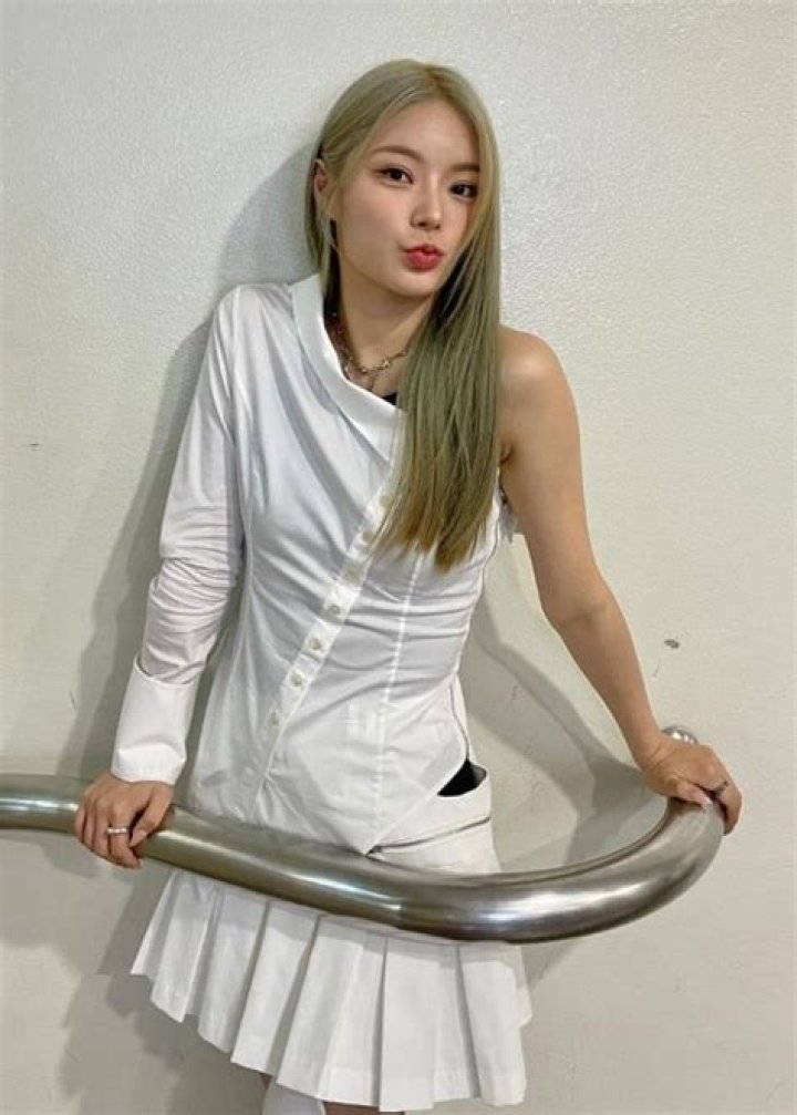 Keena (FIFTY FIFTY) Height, Weight, Age, Birthday, Family, Facts