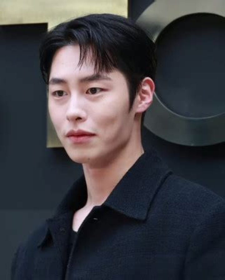 Kim Jae-wook - Bio, Age, height, Wiki, Facts and Family