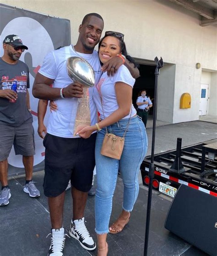 Lavonte David Biography-salary, net worth, married, relationship, affair, career, relationship, age, girlfriend, height