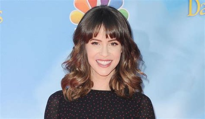 Linsey Godfrey - Bio, Age, Wiki, Facts and Family