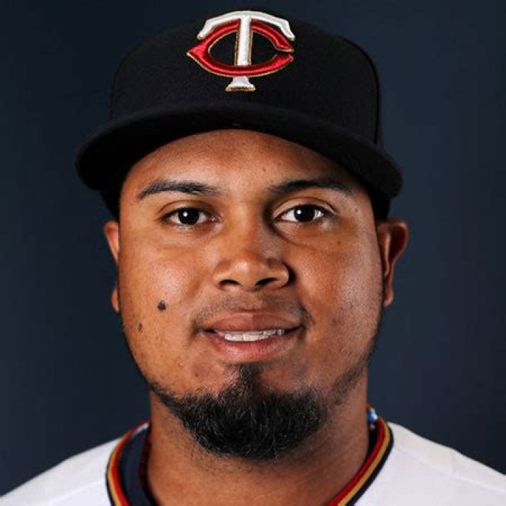 Luis Arraez Biography- MLB player, Salary, Net worth, Earnings, Contract, Stats, Age, Height, Family, Children, Girlfriend, Nationality