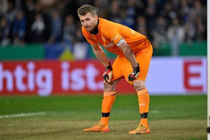 Lukas Hradecky's Bio, Net Worth, Salary, Contract, Relationship Status and Earnings