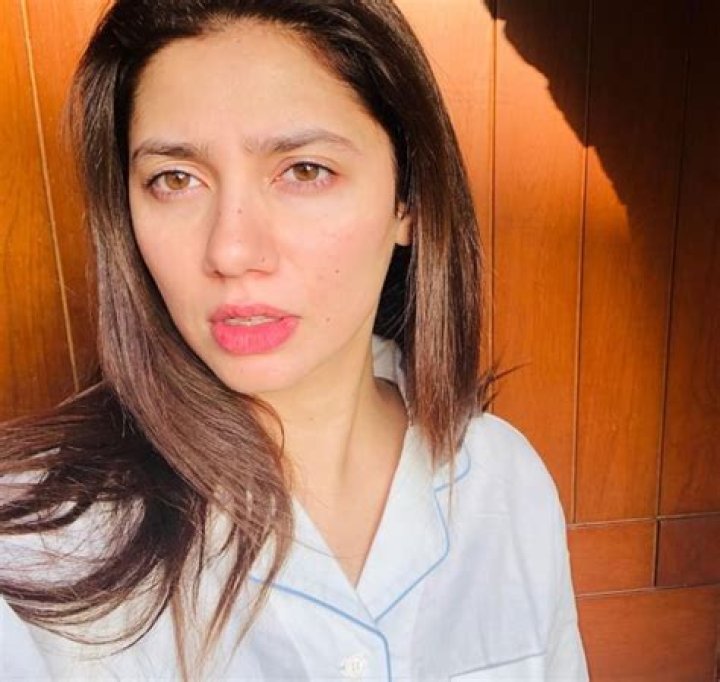 Mahira Khan Height, Weight, Age, Biography, Family, Boyfriend, Facts