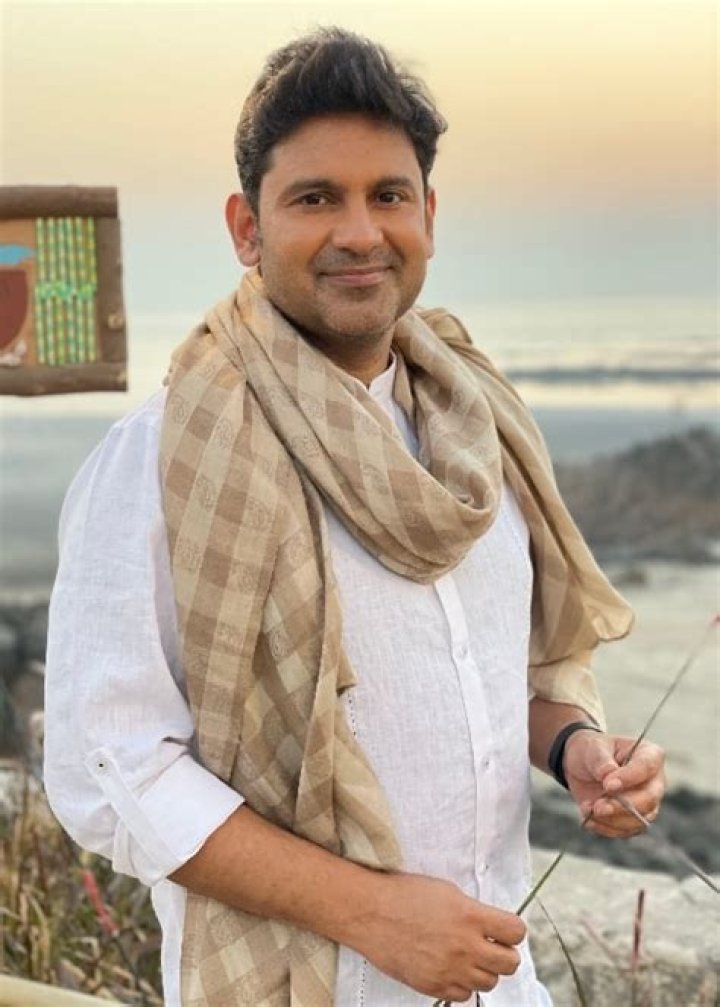 Manoj Muntashir Height, Weight, Age, Facts, Biography, Family