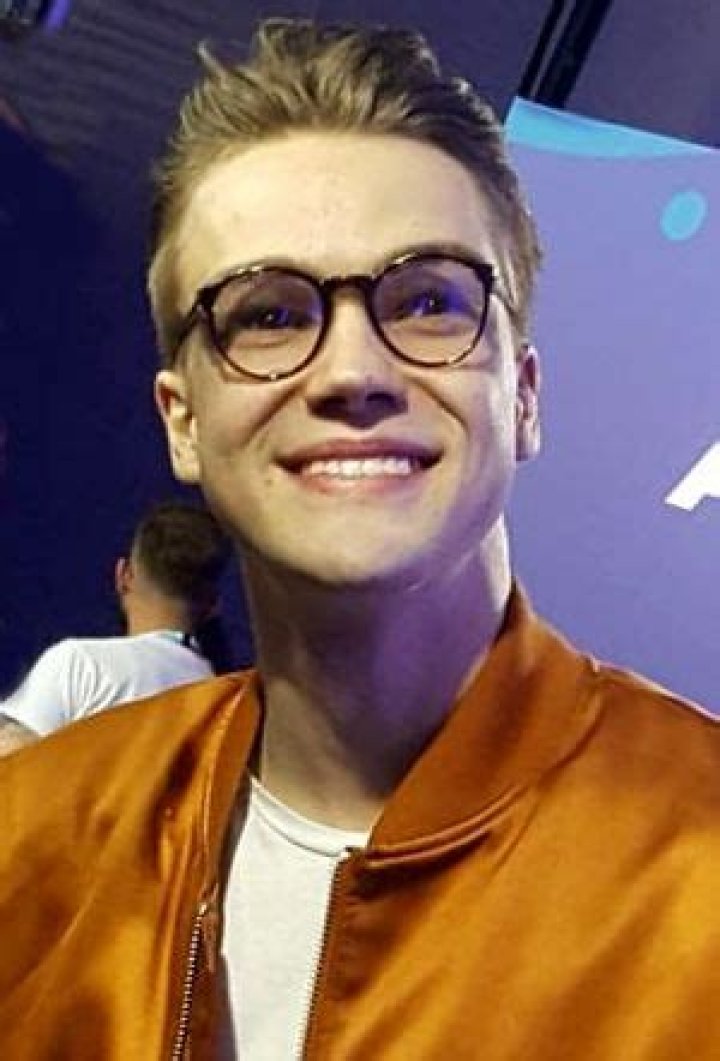 Mikolas Josef - Bio, Age, Wiki, Facts and Family