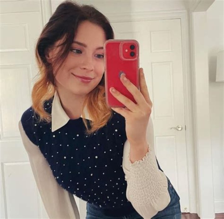 Mina Sundwall Height, Weight, Age, Body Statistics