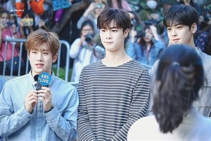 Moonbin (Singer) Height, Weight, Age, Family, Biography, Facts