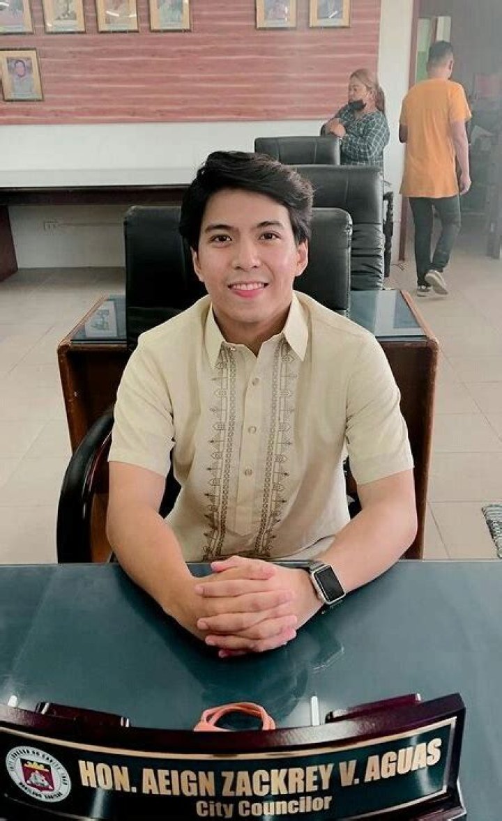 Nash Aguas - Bio, Age, height, Wiki, Facts and Family