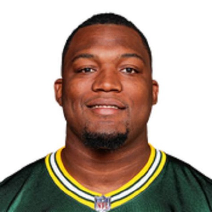 NFL player Kenny Clark Bio, Contract, Stats, Net worth, Salary, Age, Affair, Girlfriend