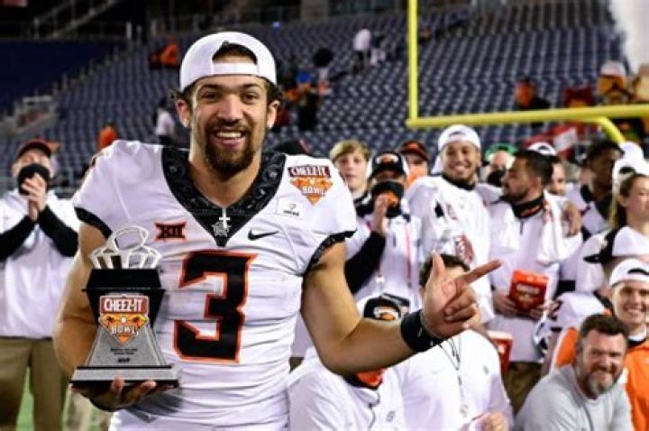 Oklahoma State Cowboys Quarterback Spencer Sanders Bio, Family, Parents, Career, Stats, Girlfriend, Relationship, Net Worth, Contract and Earnings