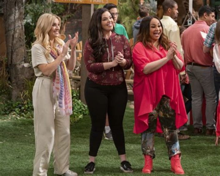 Raven-Symoné and Miranda May Dish on Their Favorite Moments from Working on “Raven About Bunk’d” – Celeb Secrets