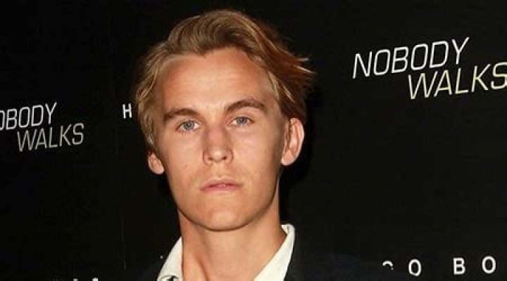 Rhys Wakefield Height, Weight, Age, Girlfriend, Family, Facts, Biography